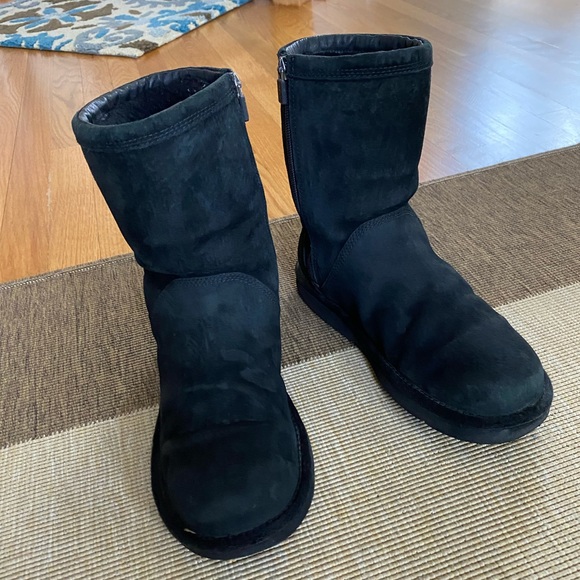 UGG Classic Boots - Picture 16 of 16